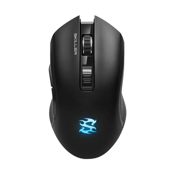 Mouse gaming Sharkoon Skiller SGM3 en uso con iluminación RGB activa