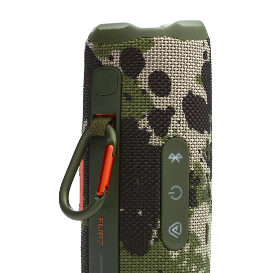 JBL Flip 7 Squad - detalle del clip de sujeción