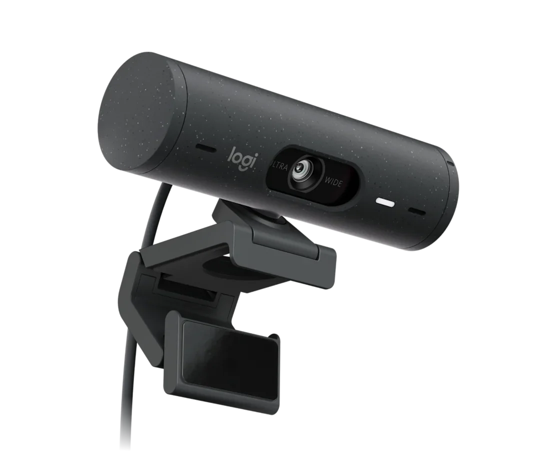 Cámara web Logitech BRIO 500 montada en monitor con cable USB-C conectado