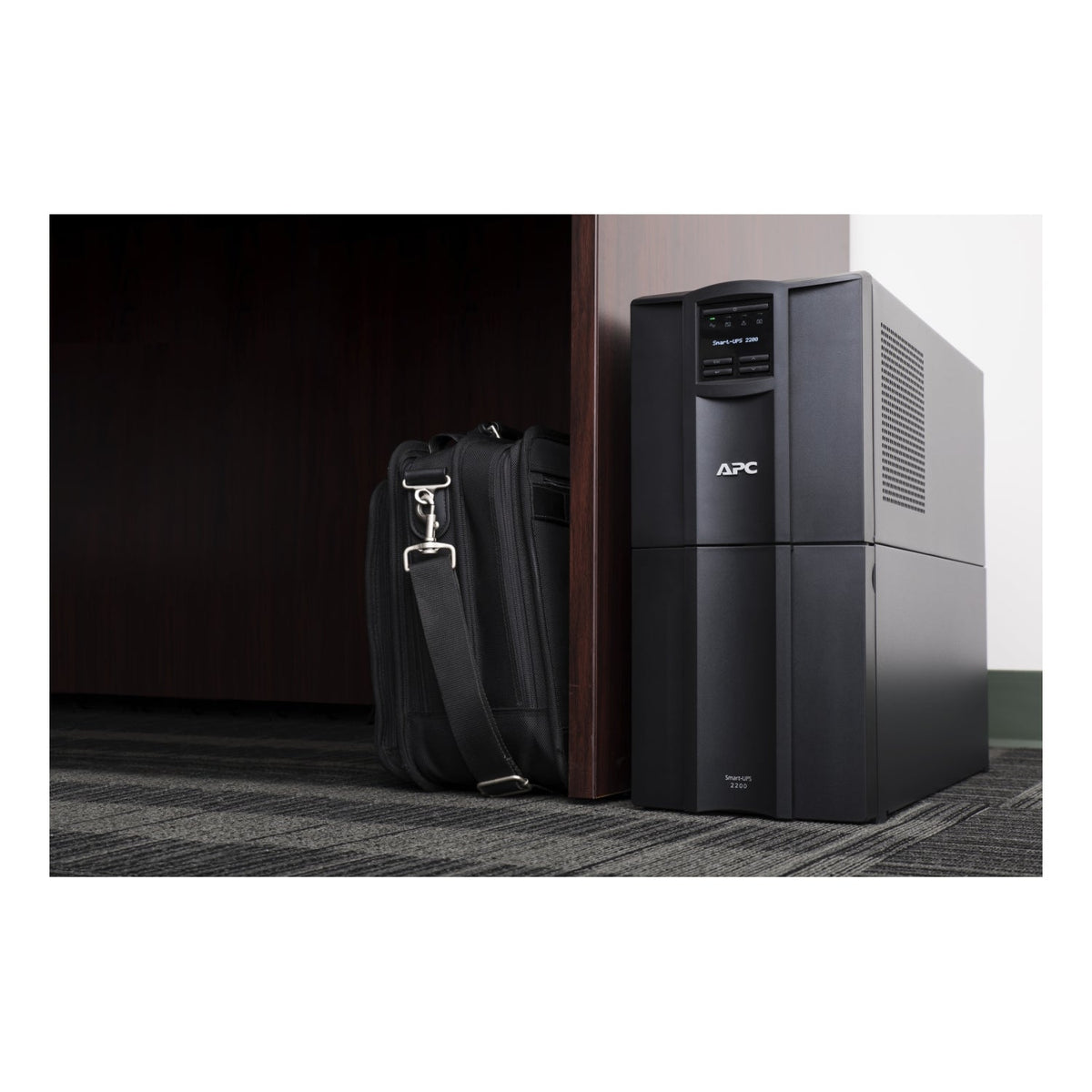APC Smart-UPS SMT2200C - vista en ángulo