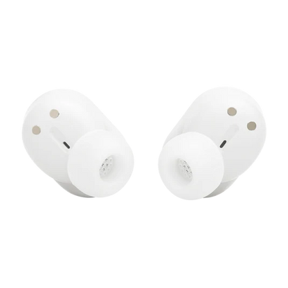 Audífonos JBL Tune Buds 2 blancos dentro del estuche de carga