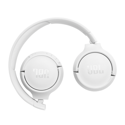 Audífonos JBL Tune 520BT plegados para transporte compacto