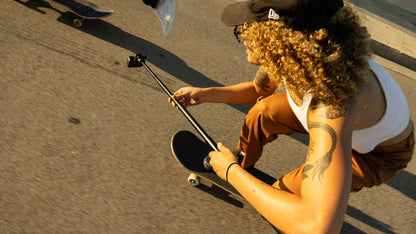 Vara GoPro en posición media mostrando flexibilidad de extensión