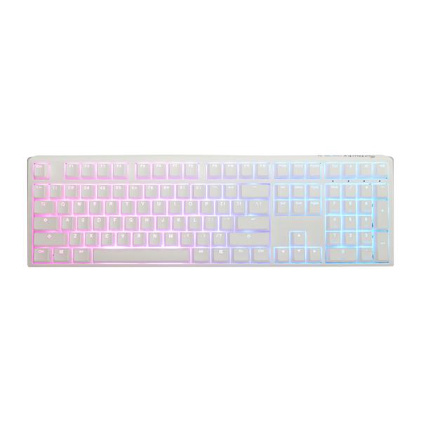 Teclado gaming mecánico Ducky One 3 con iluminación RGB y switch rojo silencioso vista frontal