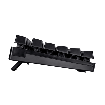 Vista trasera del teclado gaming Trust con cable USB y patas de apoyo