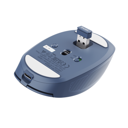 Mouse Trust Ozaa compacto en mano demostrando tamaño ergonómico