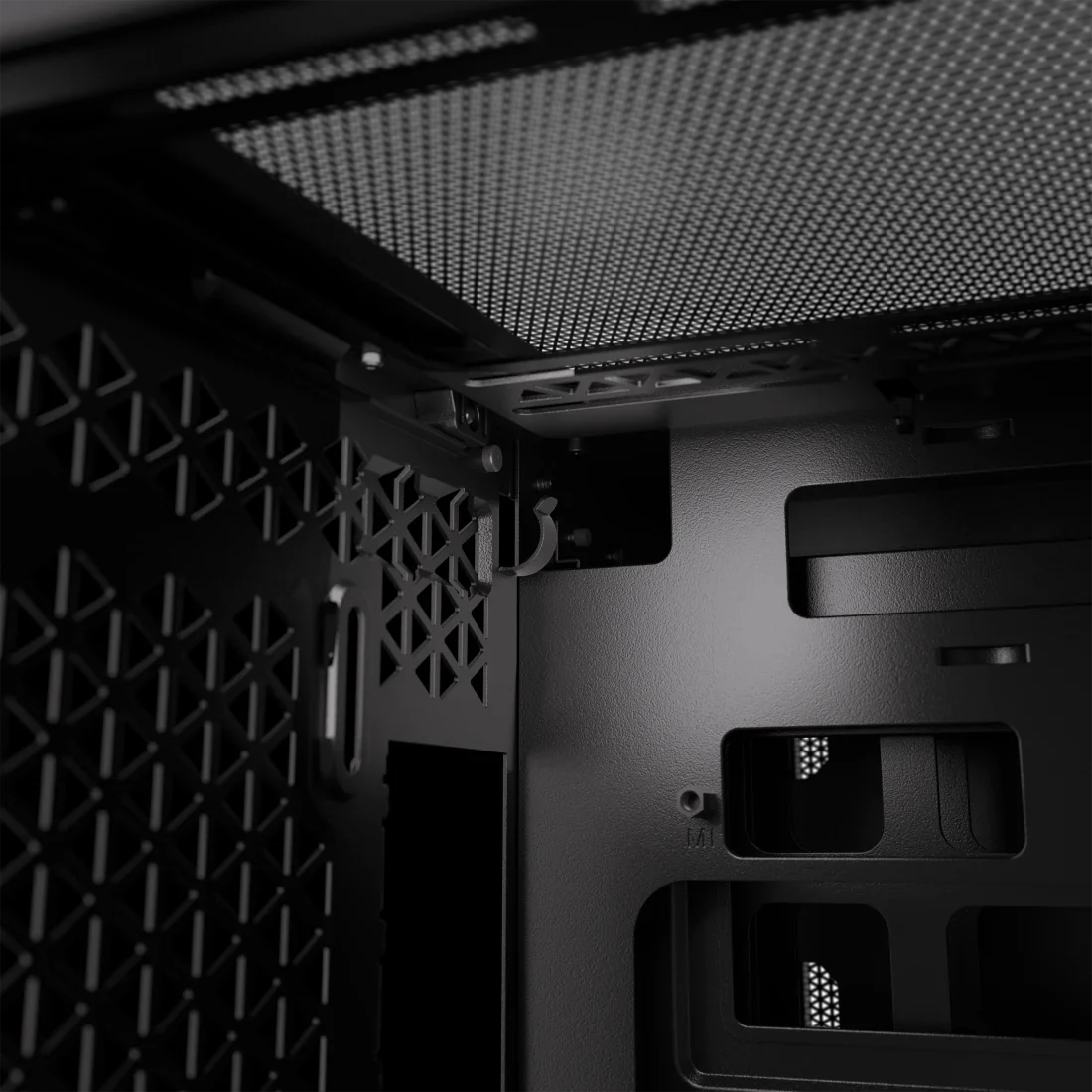 Case Corsair 2500D con panel lateral de vidrio templado instalado