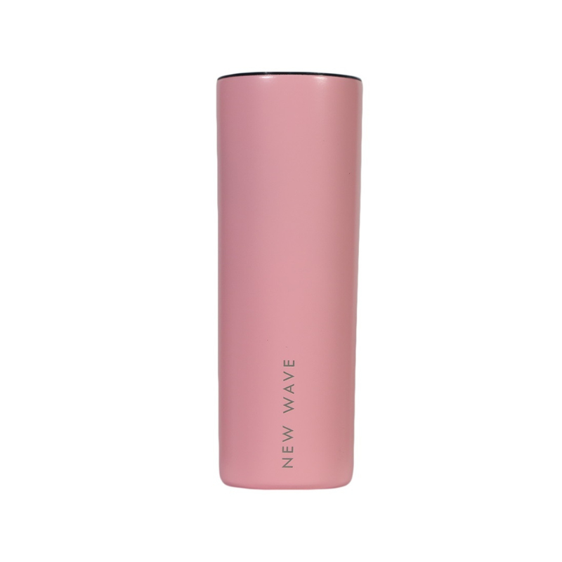 Vaso térmico New Wave en mano demostrando tamaño 20 oz y diseño ergonómico
