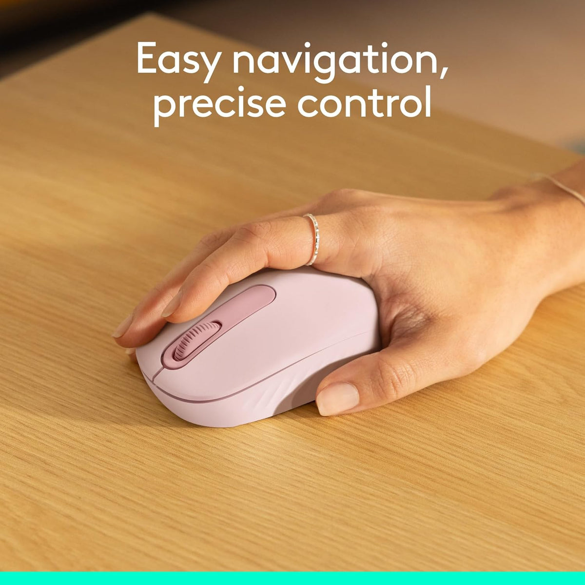 Mouse Logitech M196 vista inferior con compartimento de batería rosado
