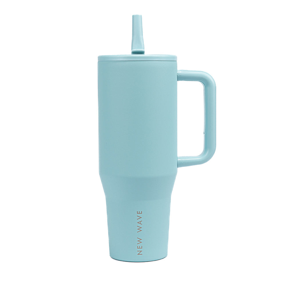 Botella New Wave Straw Big Tumbler en uso diario para oficina y viajes