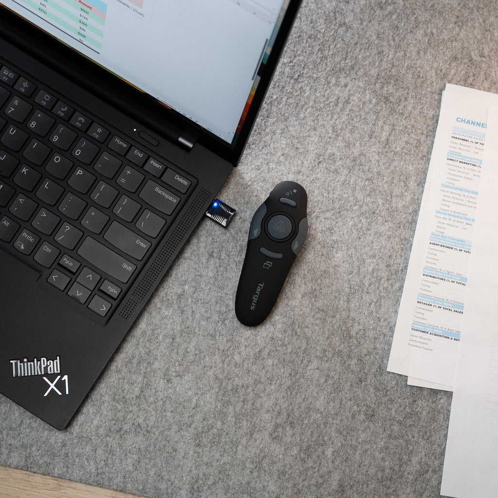 Targus presentador inalámbrico con láser AMP16US - en uso