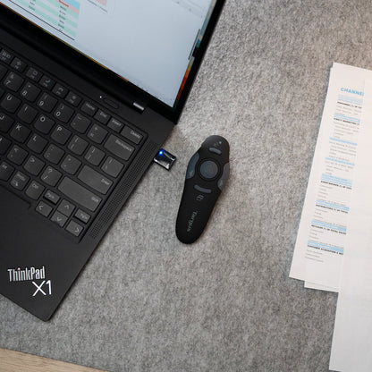 Targus presentador inalámbrico con láser AMP16US - en uso