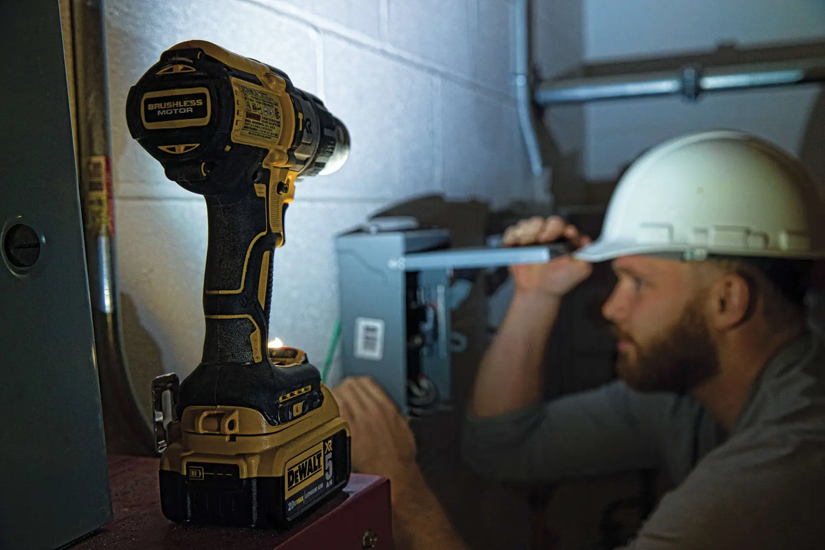 DEWALT DCD996P2T-B3 en uso en sitio de construcción