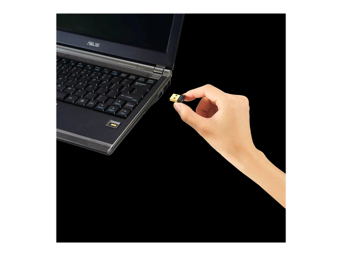 Comparación de tamaño adaptador USB-BT500 con moneda