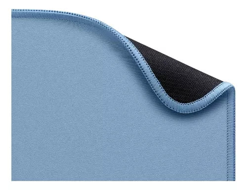 Mouse Pad Logitech Studio Series vista lateral mostrando grosor 2mm