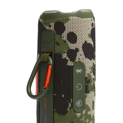 JBL Flip 7 Squad - detalle del clip de sujeción