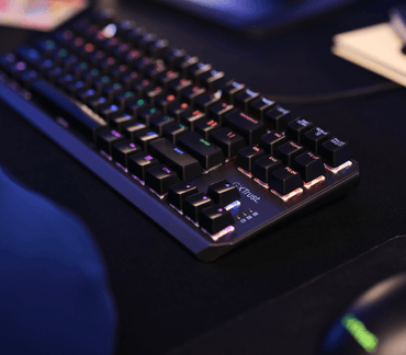 Vista superior del teclado Trust GXT 834 Callaz mostrando distribución de teclas en español