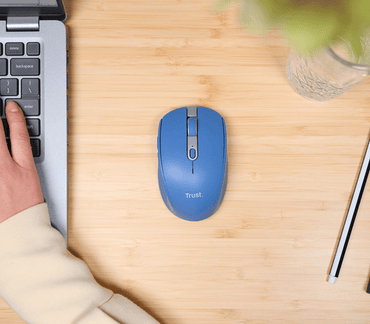 Mouse Trust Ozaa compacto azul vista lateral derecha con sensor óptico