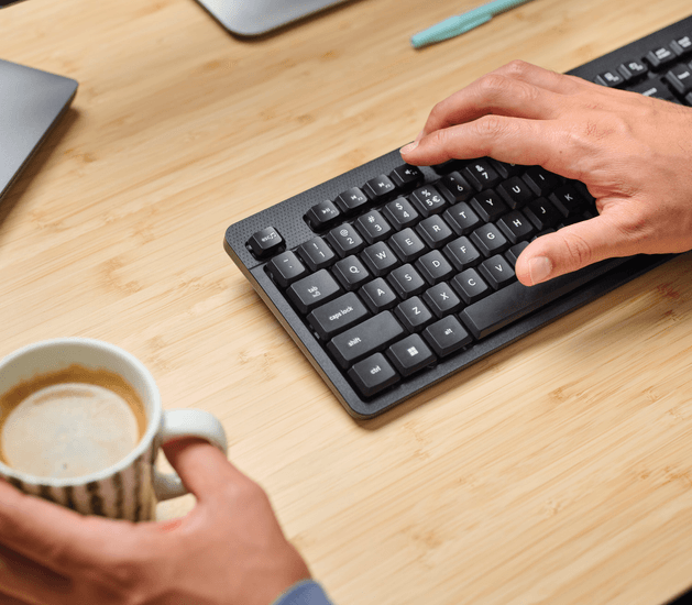 Mouse Trust Ody II negro ergonómico con botón DPI ajustable