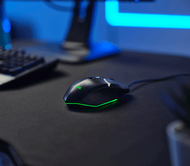 Vista lateral mouse gamer Trust GXT 109 mostrando botones laterales programables