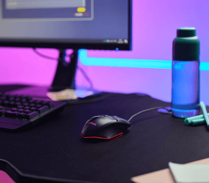 Mouse gaming Trust GXT 109 en perspectiva mostrando diseño ergonómico