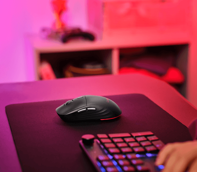Mouse Trust GXT 927 Redex+ vista desde abajo mostrando sensor PAW3370