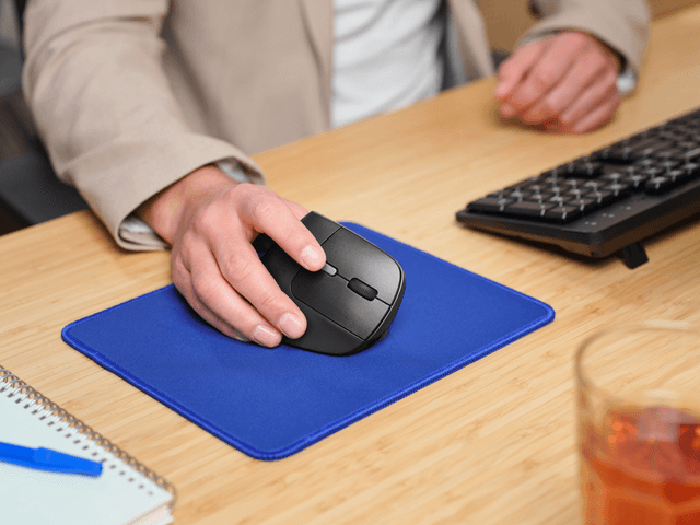 Mouse Trust Bayo II ergonómico vista superior mostrando superficie de agarre
