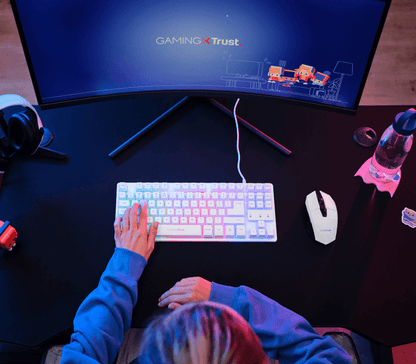 Teclado compacto TKL Trust Gaming GXT 794W blanco con teclas retroiluminadas