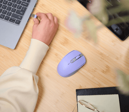 Mouse Trust Ozaa lila vista inferior con receptor USB micro