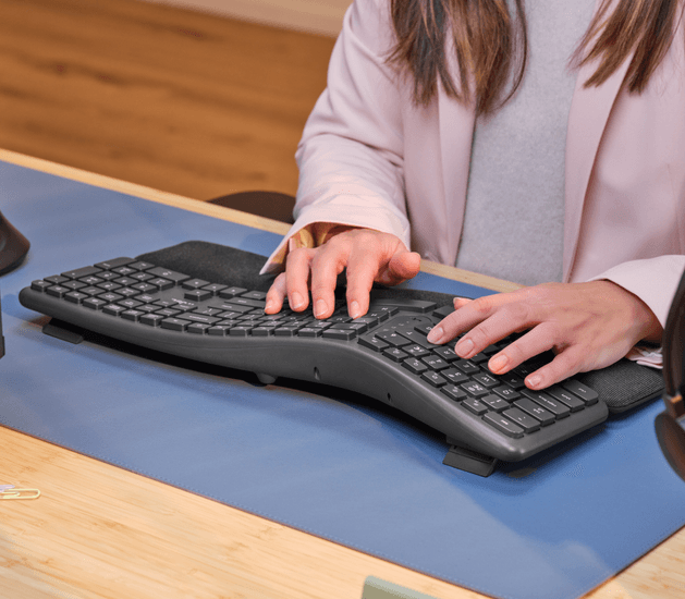 Vista trasera teclado Trust Keyra 25459 patas abatibles ajustables