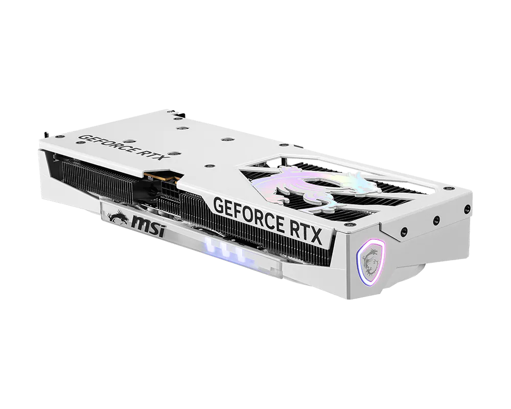 RTX 5060 Gaming Trio OC White vista posterior con backplate metálico ventilado