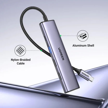Hub USB-C UGREEN CM478 vista trasera con conectores de entrada
